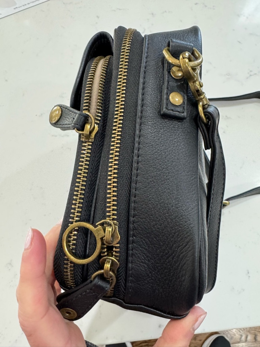 Minooy Naya Black Genuine Leather Crossbody Bag multi pockets 2.0L - Picture 7 of 8